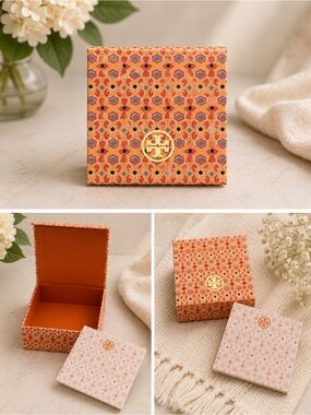 Tory Burch Memo Pad in box